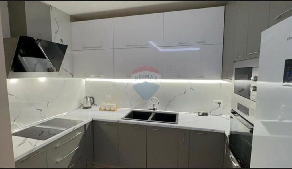 Appartamento 2+1+2 in Vendita nel Centro di Tirana