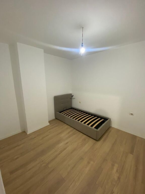 VENDESI APPARTAMENTO 2+1 5 MAGGIO 140.000 EURO