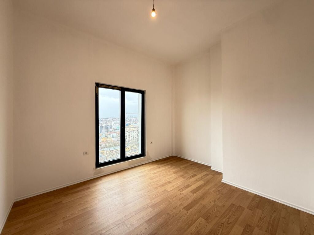 🏡 Penthouse 3+1 for sale at Rruga e Barrikadave, Qender
