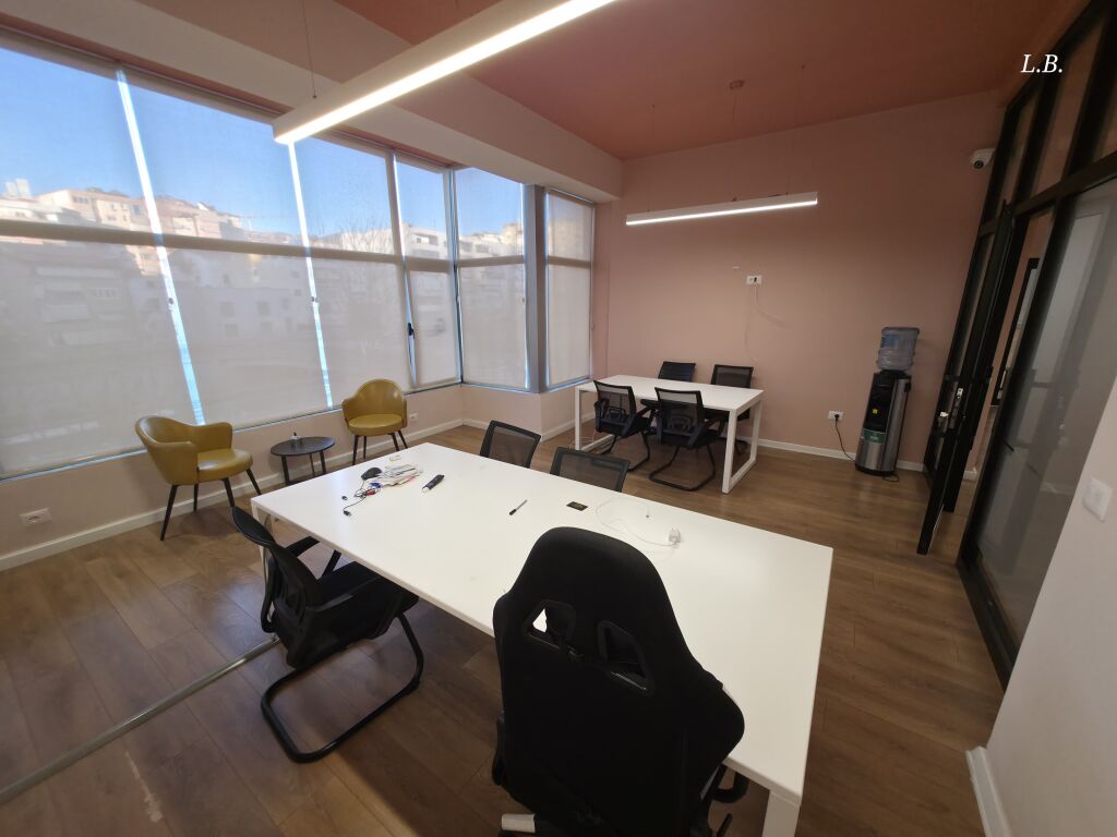 🏢 Ufficio in Affitto 220 m²