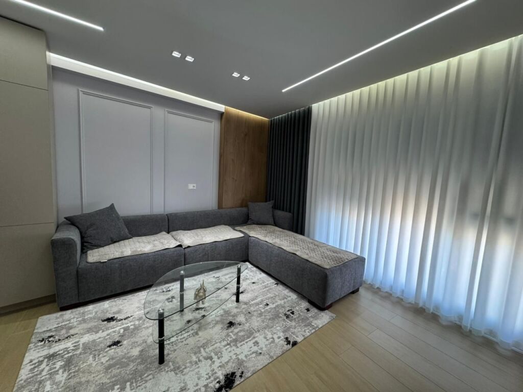 🏠 Affittasi appartamento 2+1+2 📍 Via Jordan Misja, vicino a SPAK – Tirana💰 80.000 lek al mese
