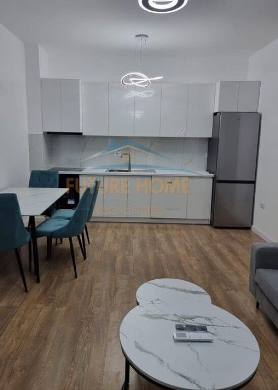 Qera, Apartament 1+1+Post Parkim, Komuna e Parisit, Tiranë