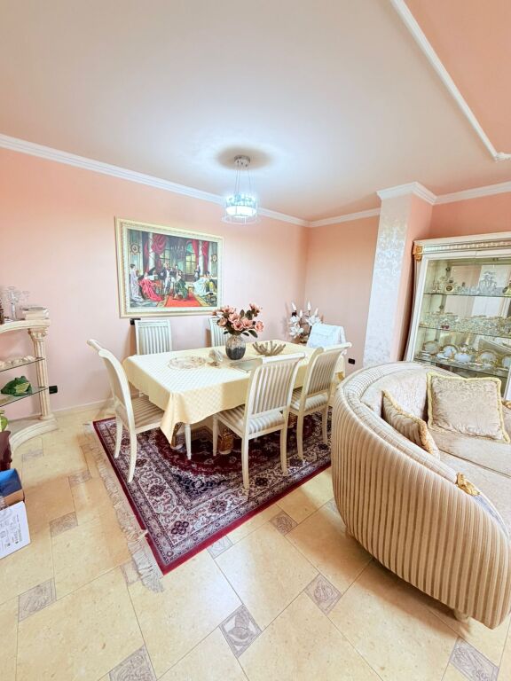 VENDESI APPARTAMENTO 3+1+2 PRANVERA,DURRES