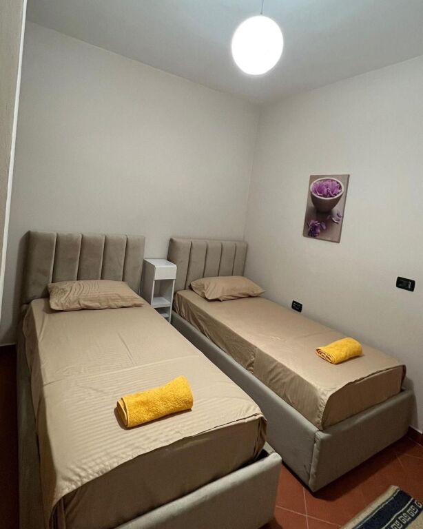 Apartament 2+1 per qira ne Bllok tek Petro Nini.