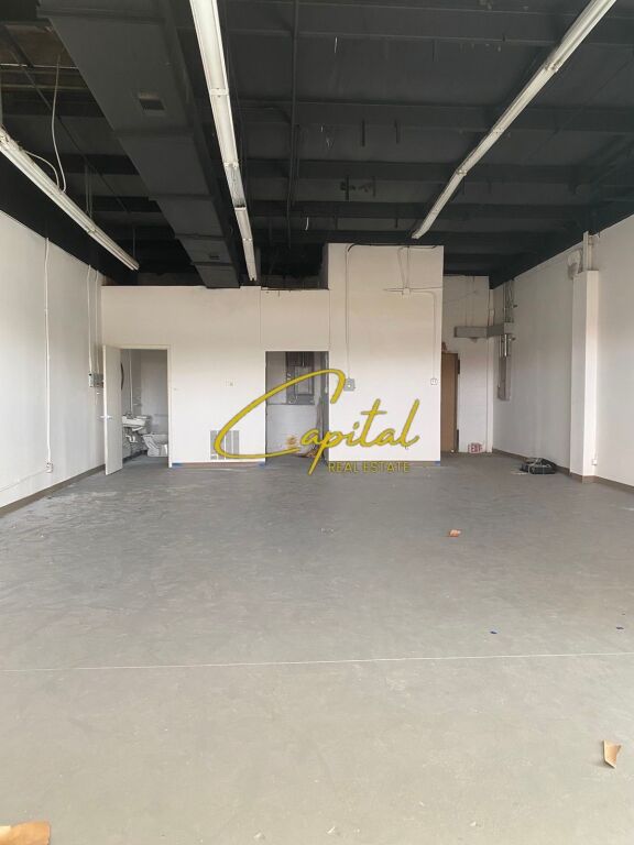 BUSINESS PREMISES FOR RENT 100 M2 MEZEZ 40,000 LEKE
