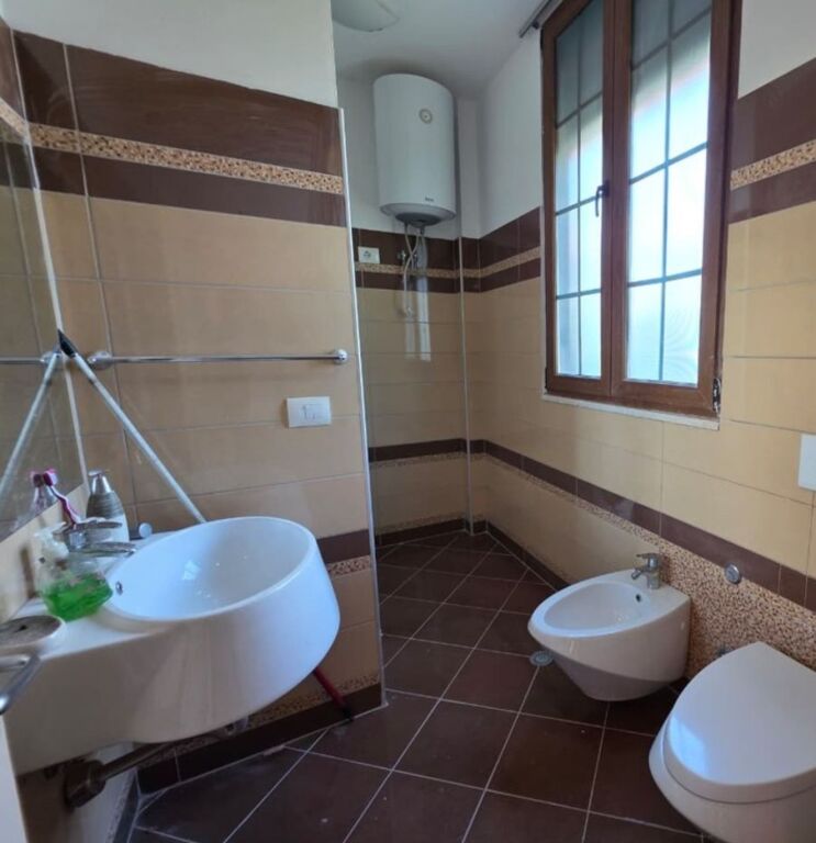 🏡 Villa con cortile in affitto