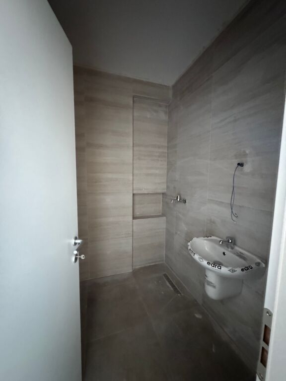 Shitet apartament 2+1+2 📍Rruga Jordan Misja afer Spak •Siperfaqja 111.7 m2 •Kati 2 me 2 ashensore •Cmimi 192.000 euro