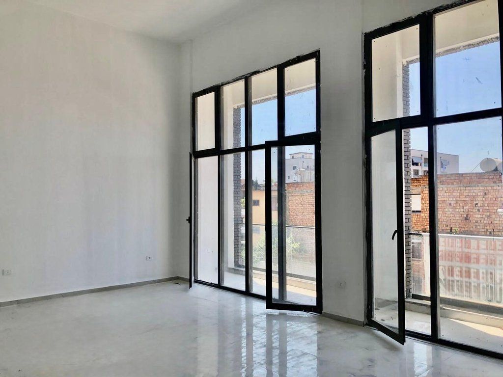 COMMERCIAL SPACE FOR SALE IN FRESK