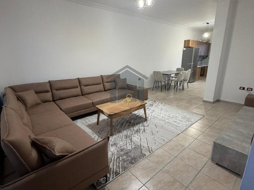 Appartamento elegante 2+1 in affitto nella zona molto richiesta vicino all'ex URT Durres.