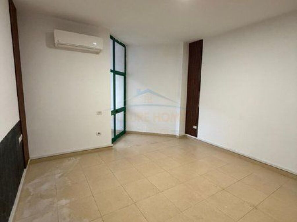 Shitet, Apartment 2+1, Rruga e Kavajës, Tiranë.