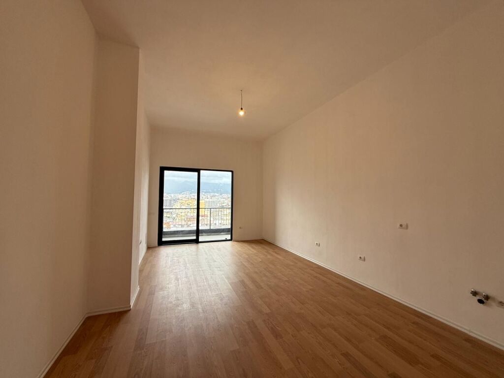 🏡 Penthouse 3+1 for sale at Rruga e Barrikadave, Qender