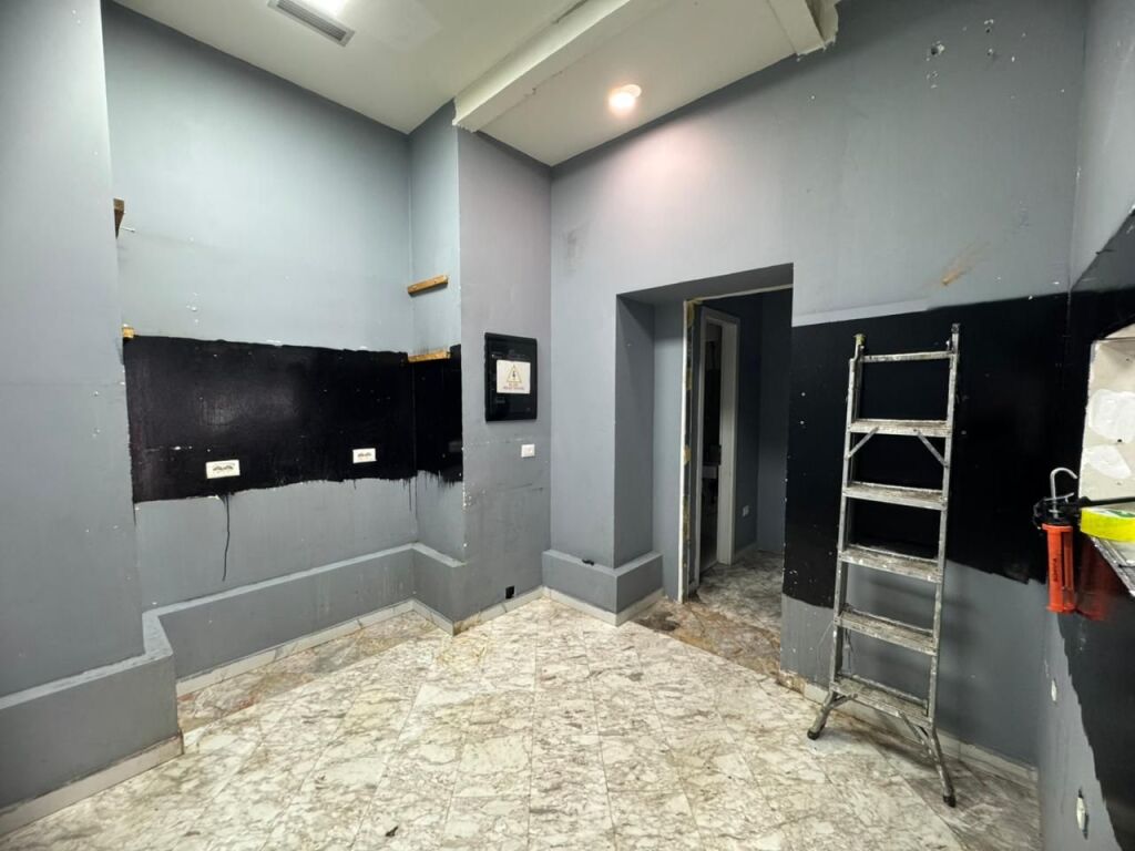 Negozio in Affitto – 21 Dhjetori !