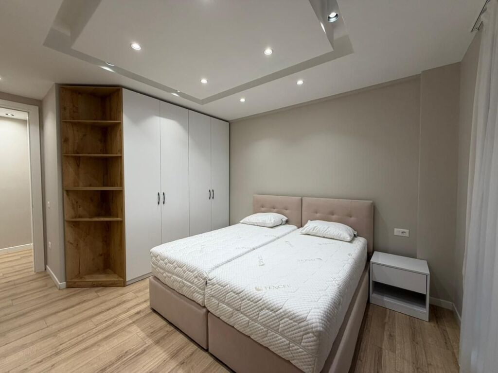 Apartament 3+1+2 Parking ofrohet per qira tek Montesori Schl tek Liqeni i Thate.