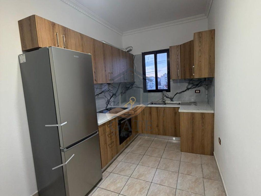 Appartamento elegante 2+1 in affitto nella zona molto richiesta vicino all'ex URT Durres.