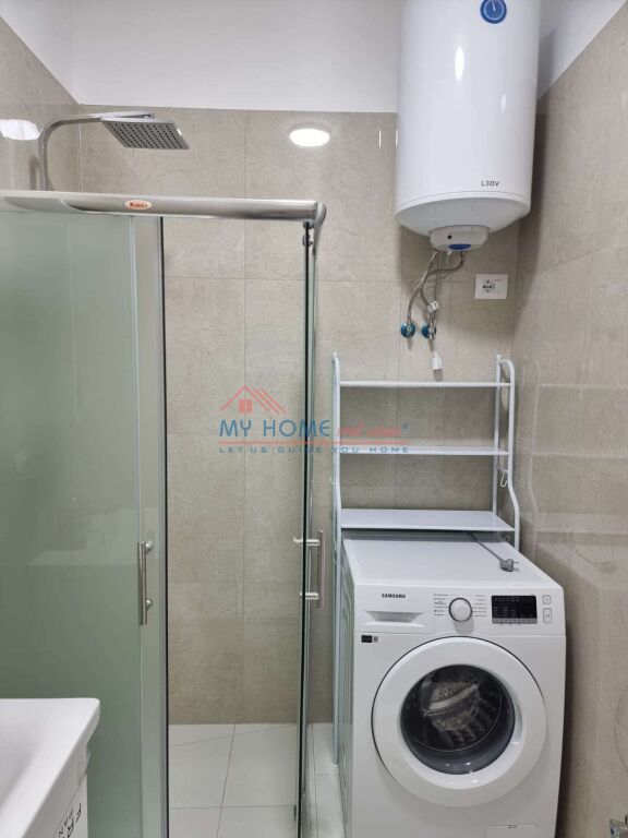 Apartament 1+1+post parkimi Komuna e Parisit ne Tirane