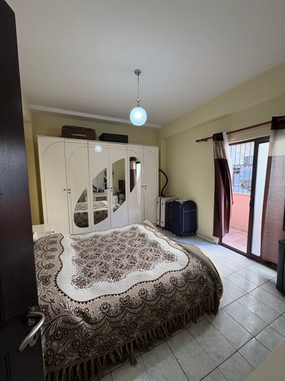 Shitet apartament 3+1 tek Rruga e Kavajes