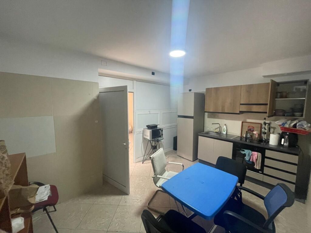 AMBIENT ME QERA PAZARI I RI