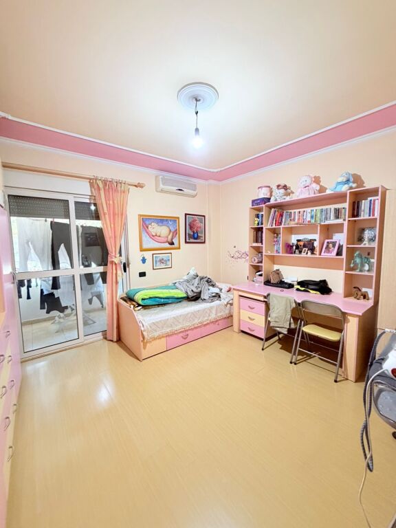 VENDESI APPARTAMENTO 3+1+2 PRANVERA,DURRES