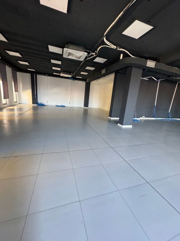 UFFICIO 1100 M2 IN AFFITTO ZOGU I ZI