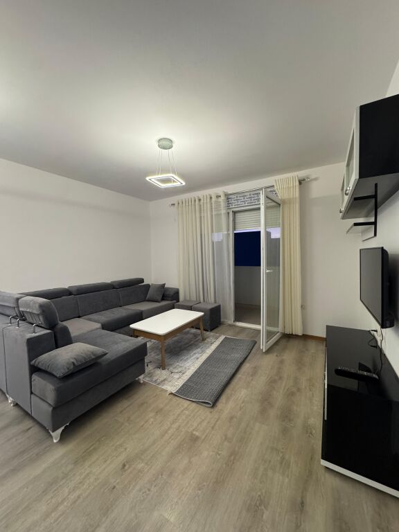 🏠Jepet me qira Apartament 3+1 📍🏢Kati i 3, me ashensor 💶Çmimi: 50.000 Leke/Muaj