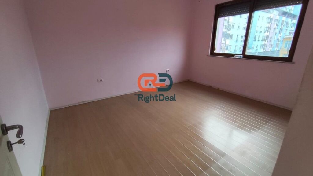 Ne Myslym Shyri, Shitet Apartament 2+1 Me Planimetri Te Rregullt!!
