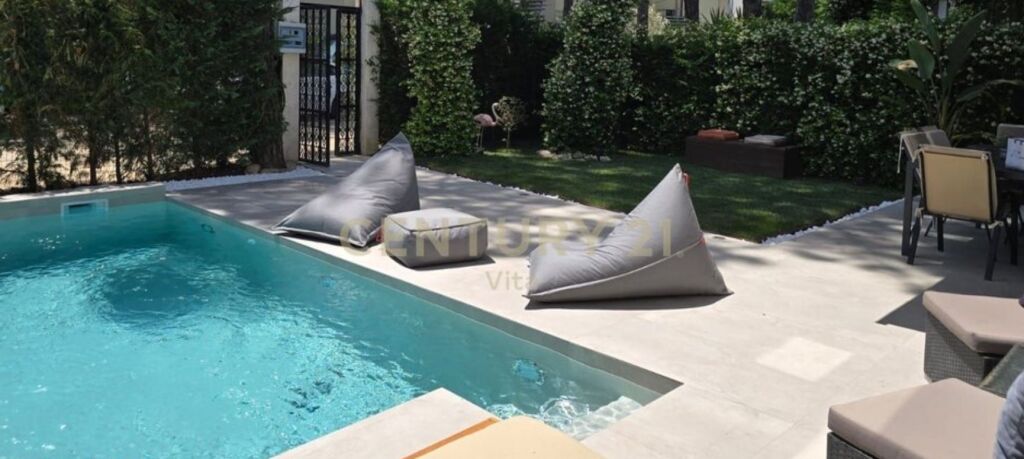 ✨ Villa di lusso con piscina in vendita