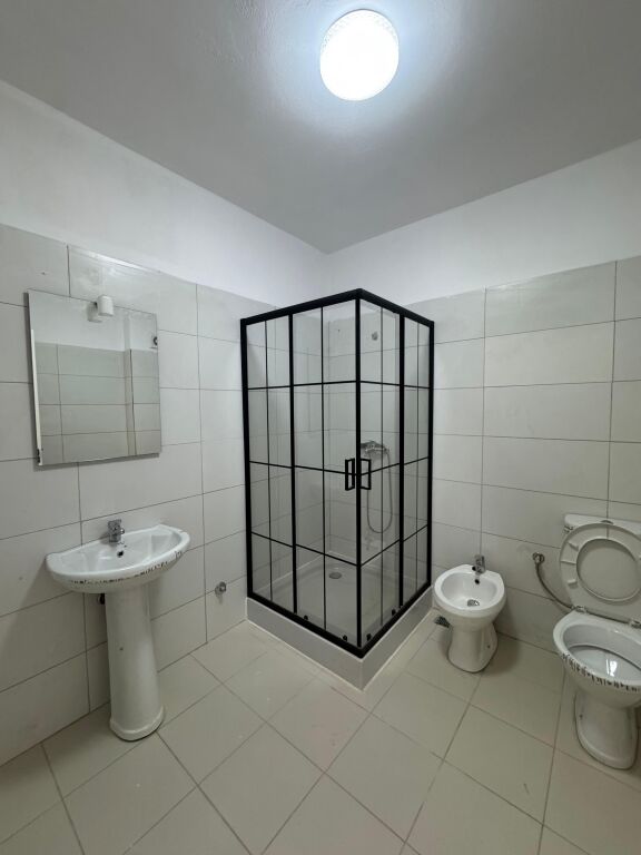 🏠Jepet me qira Apartament 3+1 📍🏢Kati i 3, me ashensor 💶Çmimi: 50.000 Leke/Muaj