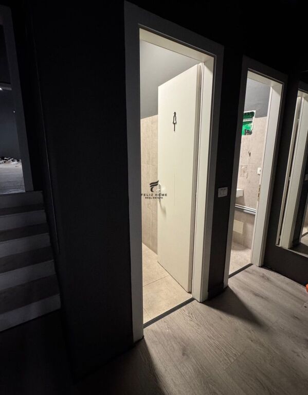 SHOP FOR RENT 205 M2 CENTER 3,000 EURO