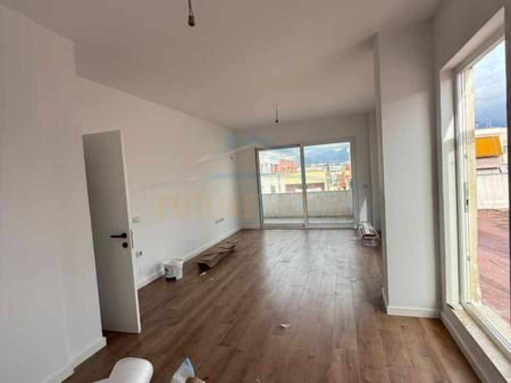 In vendita, Appartamento 3+1+Veranda, Anello nuovo, Tirana