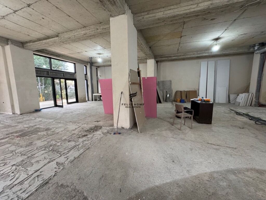 ZYRE ME QERA 210 M2 BRRYLI 1400 EURO