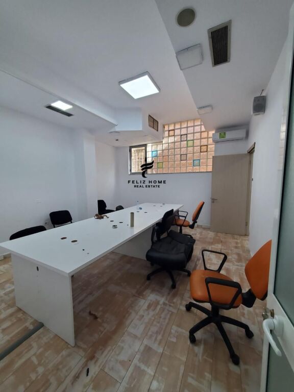 OFFICE FOR RENT 200 M2 PAZARI RI 300,000 LEKE