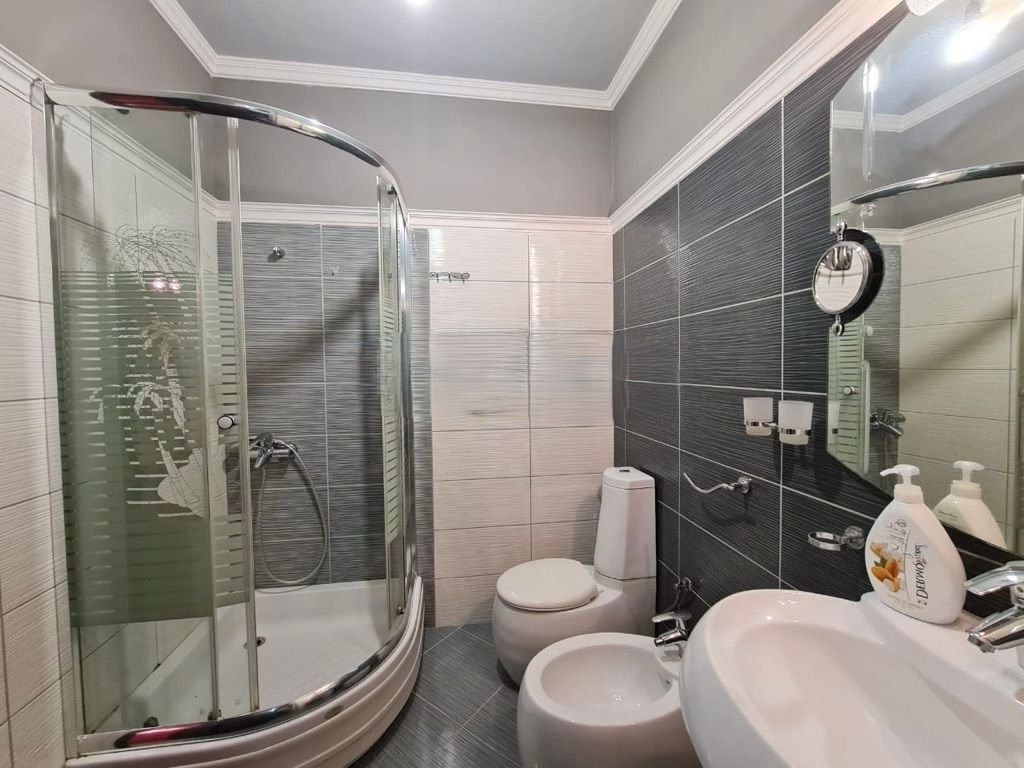 JEPET APARTAMENT 2 +1 ME QIRA,TEK VILAT GJERMANE, TIRANE!