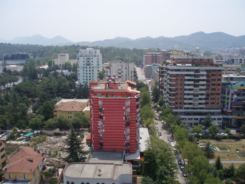 Jepet me qera ambient biznesi 600 m2 ne Bllok