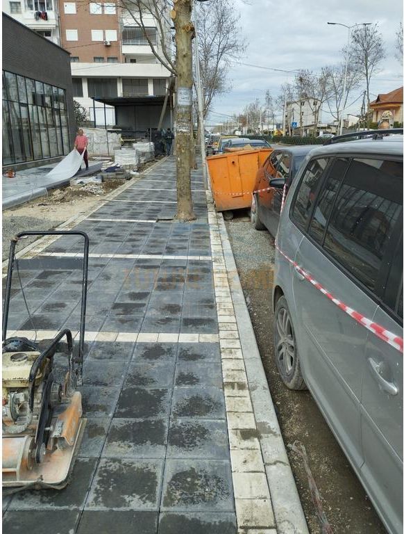 Affitto, Locale Commerciale, Kamëz