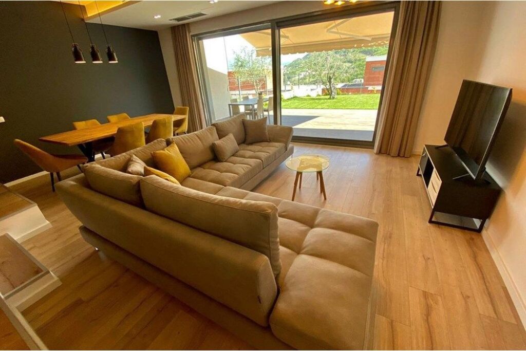 3-storey VILLA FOR RENT IN MULLET