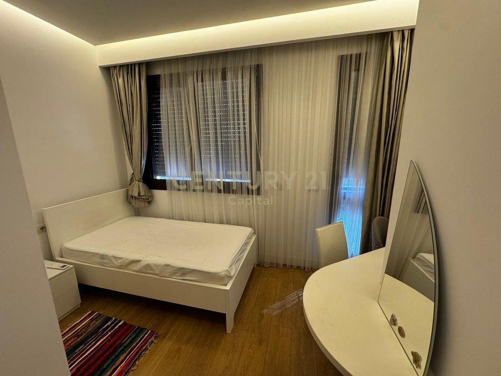 Duplex Moderno in Affitto – Centro, Tirana
