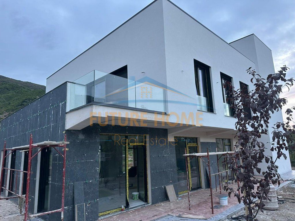 Qera, Godine biznesi + Tokë, Berzhitë