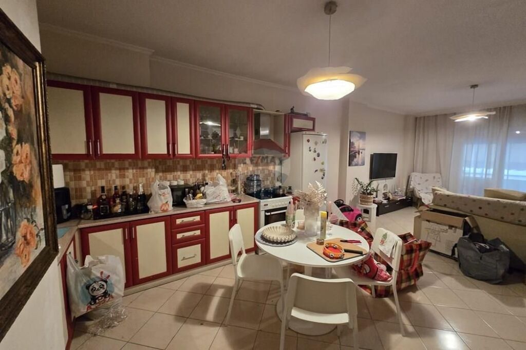 Apartament 1+1 ne Shitje tek Kthesa e Kamzes
