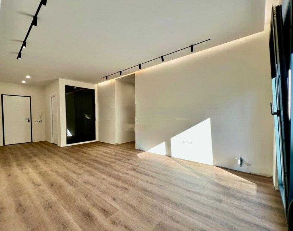 VENDESI, SUPER APPARTAMENTO 2+1+2 con POSTO AUTO, LAGO ASCIUTTO