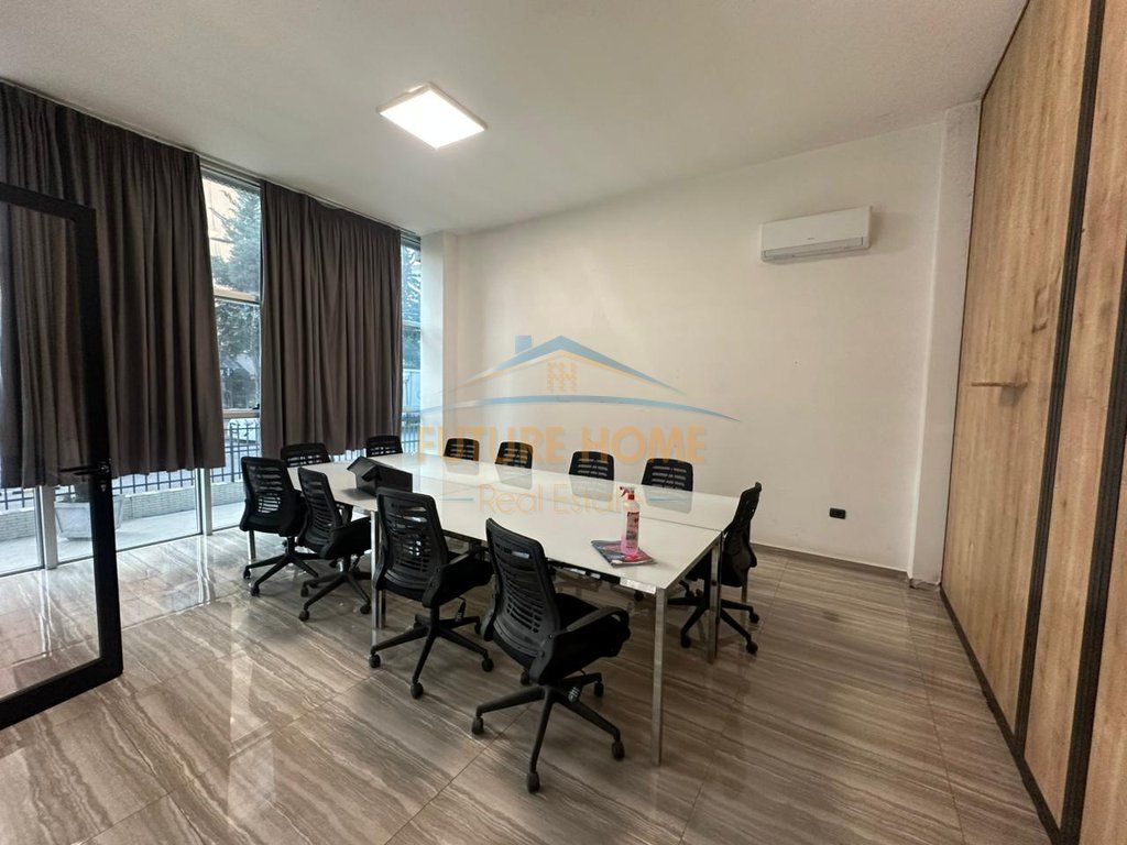Rent, 4-Storey Building, Laprakë, Tirana