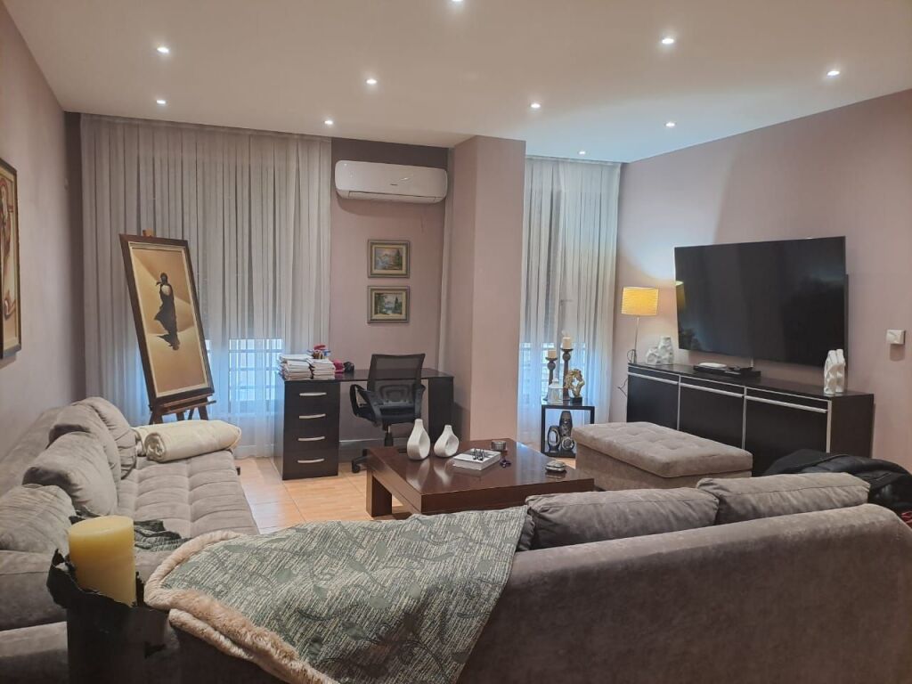 Apartment 2+1 for Sale at Zogu i Zi