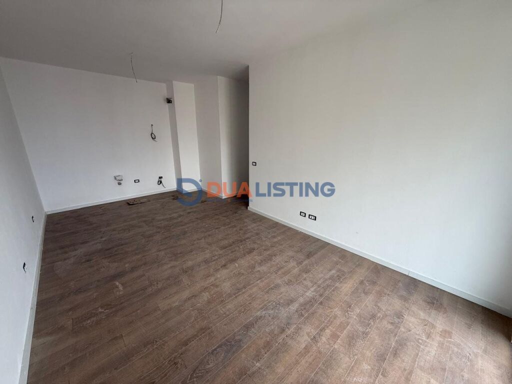 Jepet me qira ambient për zyra Golden Tower Residence Mine Peza