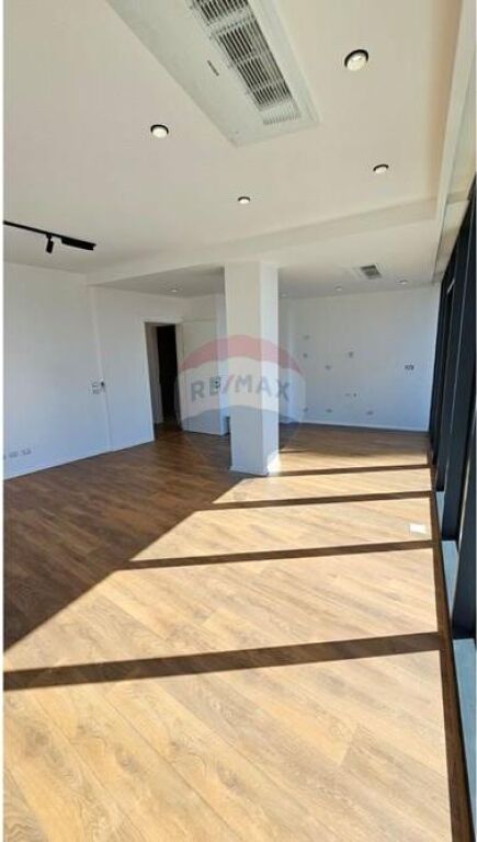 * APARTAMENT 2+1+2 PËR ZYRË ME QIRA *LAKE VIEW