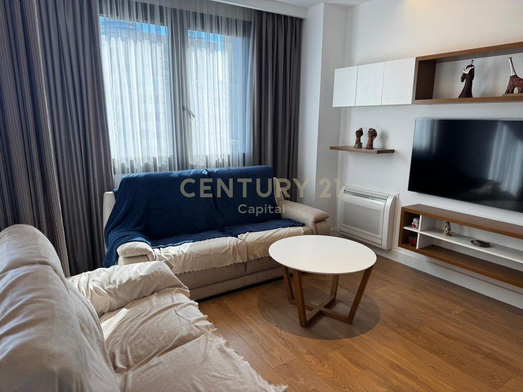 Duplex Moderno in Affitto – Centro, Tirana