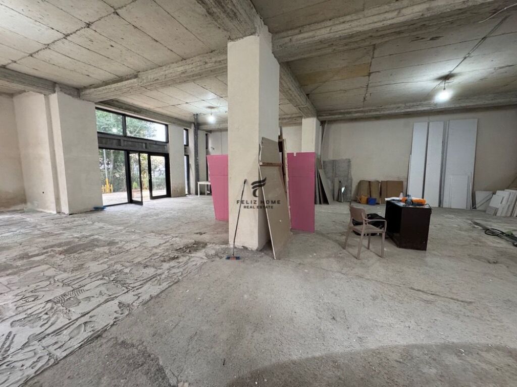 ZYRE ME QERA 210 M2 BRRYLI 1400 EURO