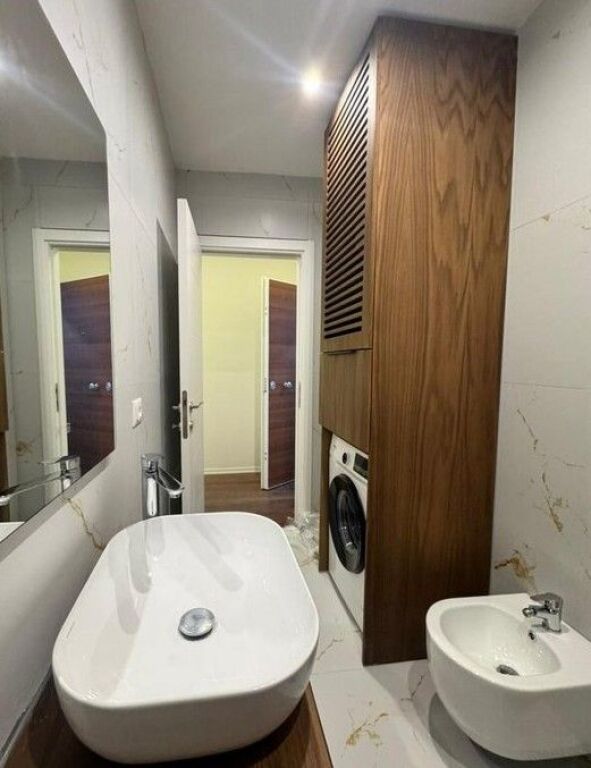 Apartament 2+1 Me Qira në Xhamlliku, Tiranë