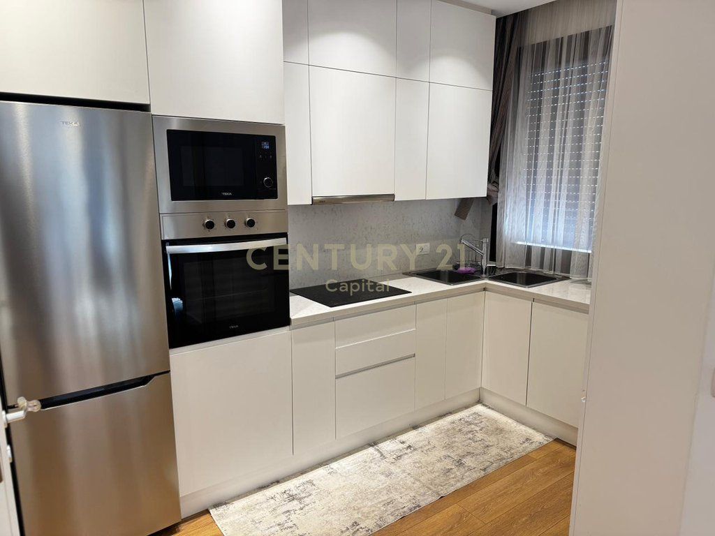 Duplex Moderno in Affitto – Centro, Tirana