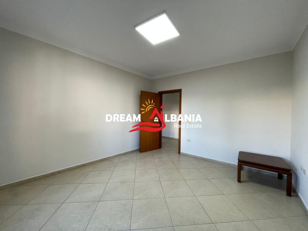 Jepet me qera ambient per zyra tek rruga e Kavajes, prane Garden Building (ID 42214500)