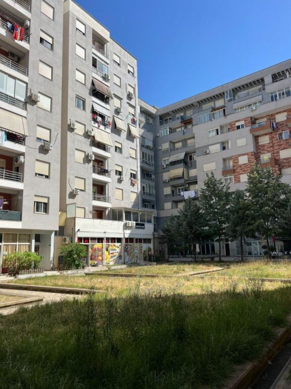 shitet opsione Gasonjere, Unaza e Re, rruga Sokrat Miho