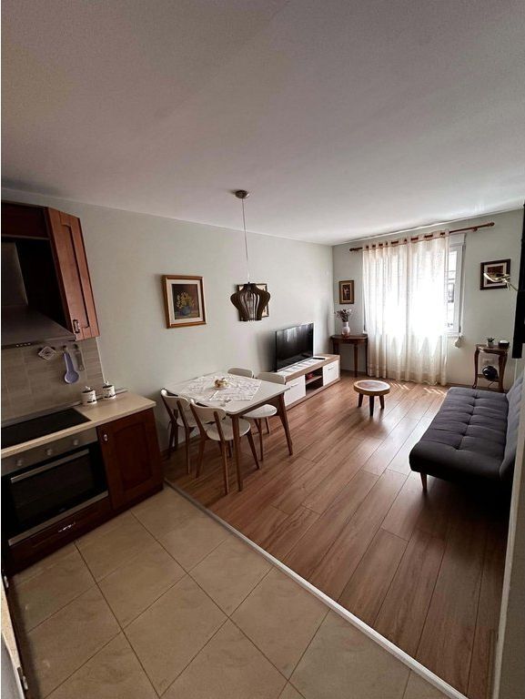 APARTAMENT 1+1 ME QIRA TEK RRUGA BOGDANEVE - Widok 5